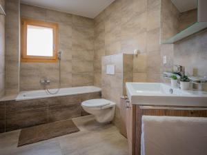 Apartment L O 12 by Interhome