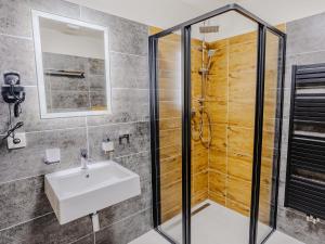 Apartment Rezidence Petra Voka 205 by Interhome