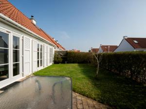 Holiday Home Vissershuis 92 with parking by Interhome