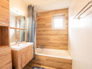 Holiday Home Vissershuis 92 with parking by Interhome