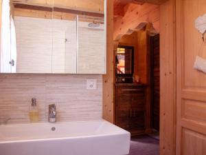 Chalet Chalet Nirvana by Interhome