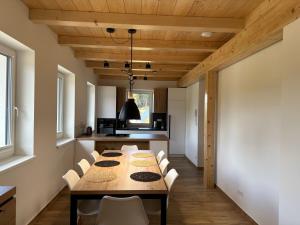 Apartment Chalupa 13ka - Horní apartmán by Interhome