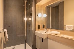 Hotels Kyriad Douai : Chambre Double Confort - Occupation simple - Non remboursable