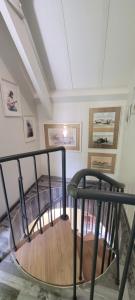 LARRA DE LA ROSERAIE