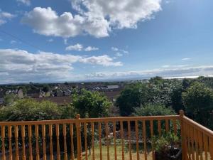 High Road, Stevenston, 15 minutes drive to Troon