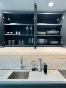 Upscale Ocean View Studio Pool and Gym