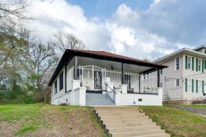 Stylish Home ~ 2 Mi to Jackson State & Belhaven!