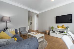 Ultra Central Large 2 Bdr near Massena Square