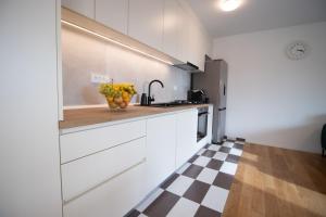 Garden View Home - Two FREE garages and 1800 m2 private Garden-Park-Sport area