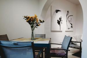 Artist’s corner in central Caldas