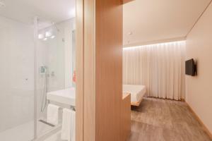 Standard Double Room room in Moov Hotel Porto Norte