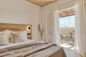 Santa Maroma Rooms & Houses