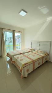 Apto Lírio da Paz- 3 Quartos com sacadas,espaçoso e de frente para avenida principal!