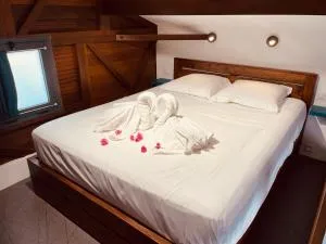 Bungalow Jacuzzi - Pieds dans l'eau - Trois Bassins