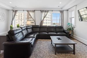 Beach Block Modern Penthouse 4BR 2BR Ocean Views