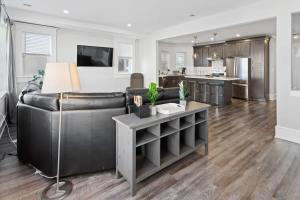 Beach Block Modern Penthouse 4BR 2BR Ocean Views