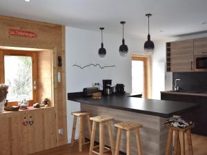 Appartements Appartement cosy 3 pieces - 6 personnes, balcon, centre, proche commerces et telepherique - FR-1-464-12 : photos des chambres