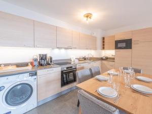 Bel appartement à lAlpe dHuez, proche pistes et équipements confort, avec wifi et parking - FR-1-645-57