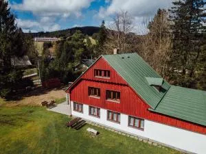 Turistická chata TJ TESLA BRNO - 拉莫佐夫