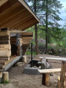 Lammastilan laavu - Lean to Inarin tila