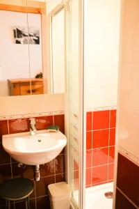 Appartements Chalet Les Ecrins - Studio Cabine 3/4 personnes expose Nord-Est MAE-7994 : photos des chambres