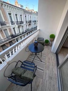 Superbe Studio avec balcon Rue d’Antibes