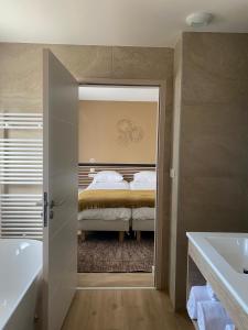 Hotels La Cremaillere Hotel-Restaurant : photos des chambres