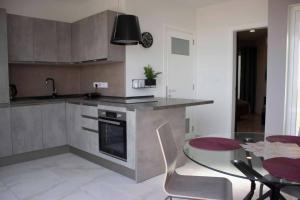 Southridge PH with jacuzzi, TOP views by Homely