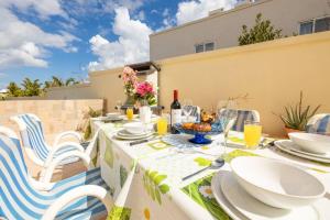 Villa Lorella - Private Pool, Jacuzzi By Homely