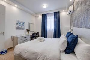 Designer 1 bed Maisonette Swieqi by Homely