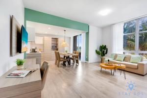 Rooftop Pool - Hollywood Beach Boardwalk