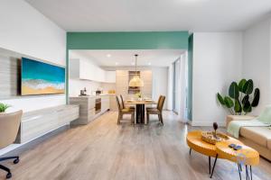 Rooftop Pool - Hollywood Beach Boardwalk