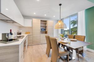 Rooftop Pool - Hollywood Beach Boardwalk