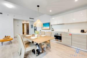 Rooftop Pool - Hollywood Beach Boardwalk