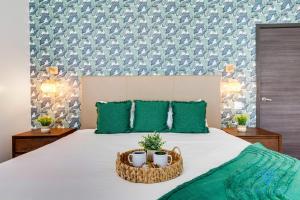 Rooftop Pool - Hollywood Beach Boardwalk