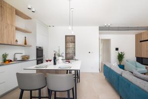 Golden Beach Luxury Villa