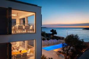 Golden Beach Luxury Villa