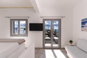 Enalion White Suites Oia