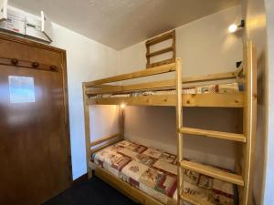 Résidence Glaciers - VAL THORENS location: studio pour 4 personnes avec balcon sud ouest dans un quartier jeune et animé MAE-9085