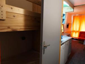 Résidence Armoise - Studio 3 personnes à Arc 1800 en centre station, proche des pistes et des commerces, dans le village des Villards MAE-1847