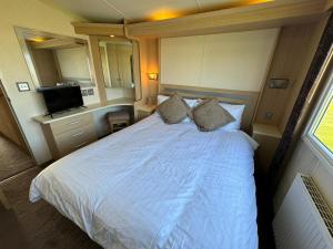 Golden Anchor - The Chamonix - Coastal Caravan Breaks