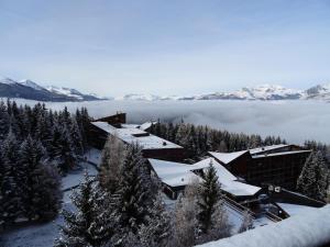 Résidence Belles Challes - Studio 4 personnes à Arc 1800 skis aux pieds et proche des commerces dans le village du Charvet MAE-1963