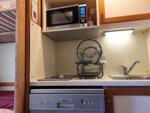 Résidence Belles Challes - Studio 4 personnes à Arc 1800 skis aux pieds et proche des commerces dans le village du Charvet MAE-1962