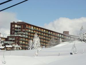 Résidence Lauzieres - Studio 5 personnes skis aux pieds et proche des commerces dans le village du Charvet à Arc 1800 MAE-2060