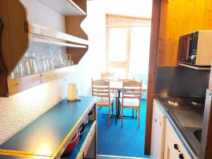 Résidence Belles Challes - Studio 4 personnes à Arc 1800 skis aux pieds et proche des commerces dans le village du Charvet MAE-2115