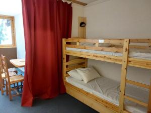 Résidence Belles Challes - Studio 4 personnes à Arc 1800 skis aux pieds et proche des commerces dans le village du Charvet MAE-2131