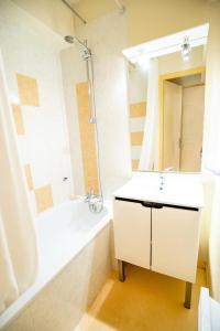 Appartements Residence Les Campanules - 2 Pieces pour 6 Personnes 193107 : photos des chambres