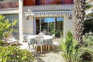 2 bdr apartment with garden next to the Croisette