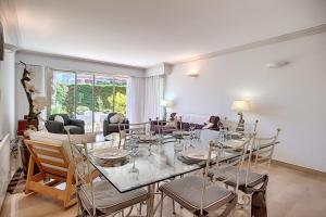 2 bdr apartment with garden next to the Croisette
