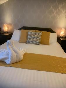 Kingsize Family Room (2 Adults + 1 Child) room in The Strathdon